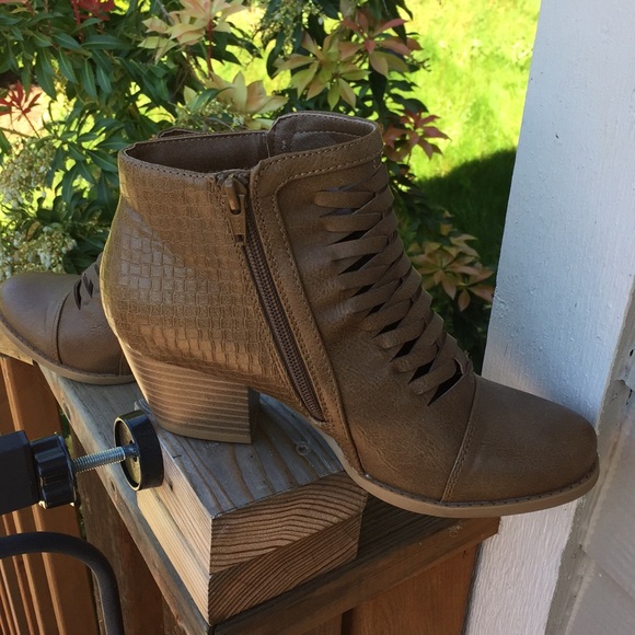 BareTraps Shoes - Baretraps tan cut out ankle boots